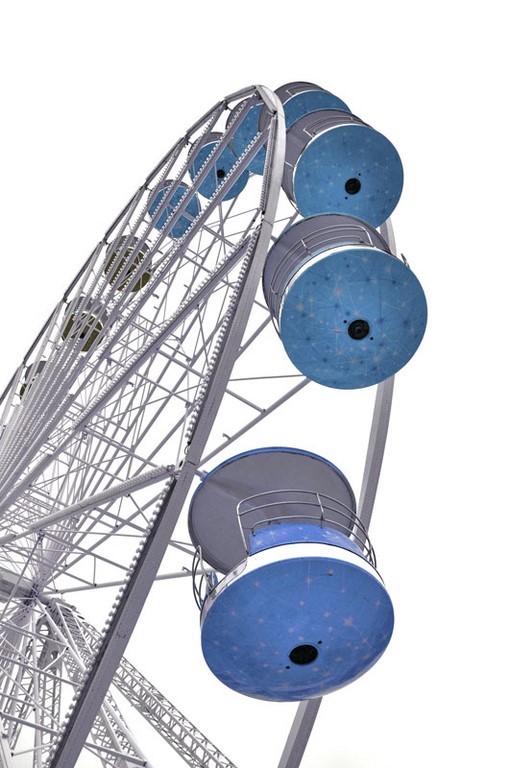 Photographie d'art de Zedblek artiste. Titre: « Le vertige en bleu » Title : « Vertigo in blue ».grande roue manège. Ferris wheel merry-go-round. Beaux-arts fine art. Photo photographie couleur color photograph. Œuvre d’art Art contemporain. Art galerie de Zedblek artiste. Art gallery by Zedblek artist : photographe peintre painter photograph