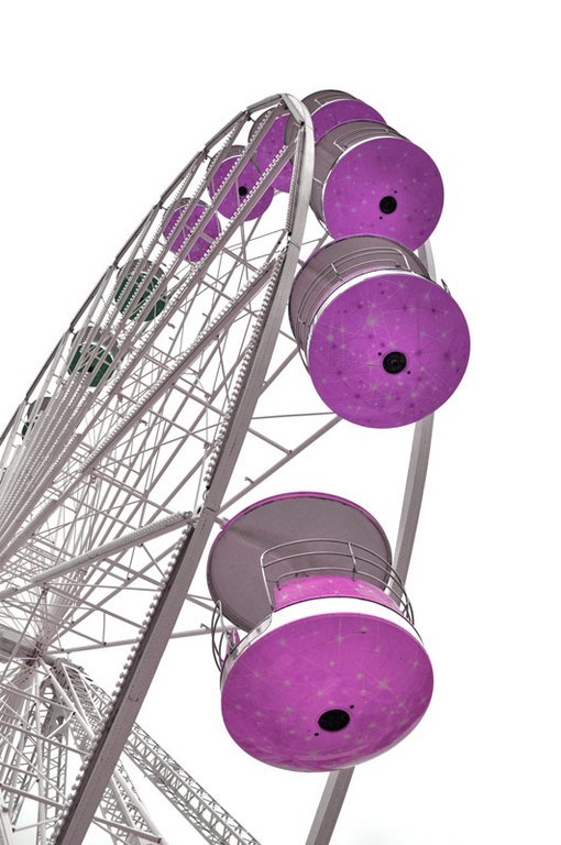 Photographie d'art de Zedblek artiste. Titre: « Le vertige en rose » Title : « Vertigo in pink ».grande roue manège. Ferris wheel merry-go-round. Beaux-arts fine art. Photo photographie couleur color photograph. Œuvre d’art Art contemporain. Art galerie de Zedblek artiste. Art gallery by Zedblek artist : photographe peintre painter photograph